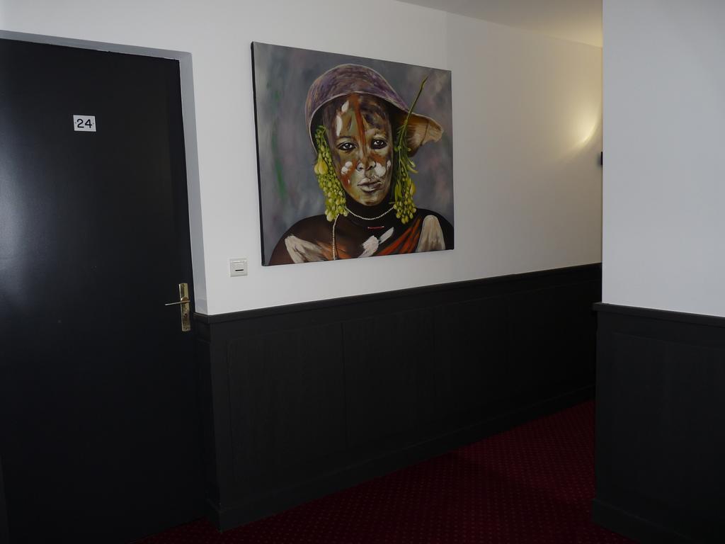 Hotel Patton Avranches Bagian luar foto