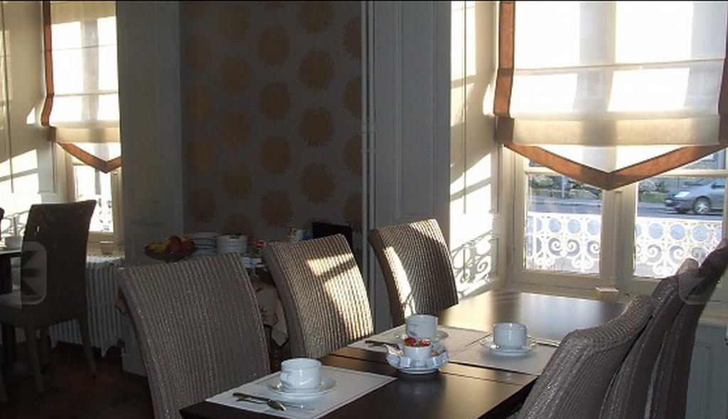 Hotel Patton Avranches Bagian luar foto