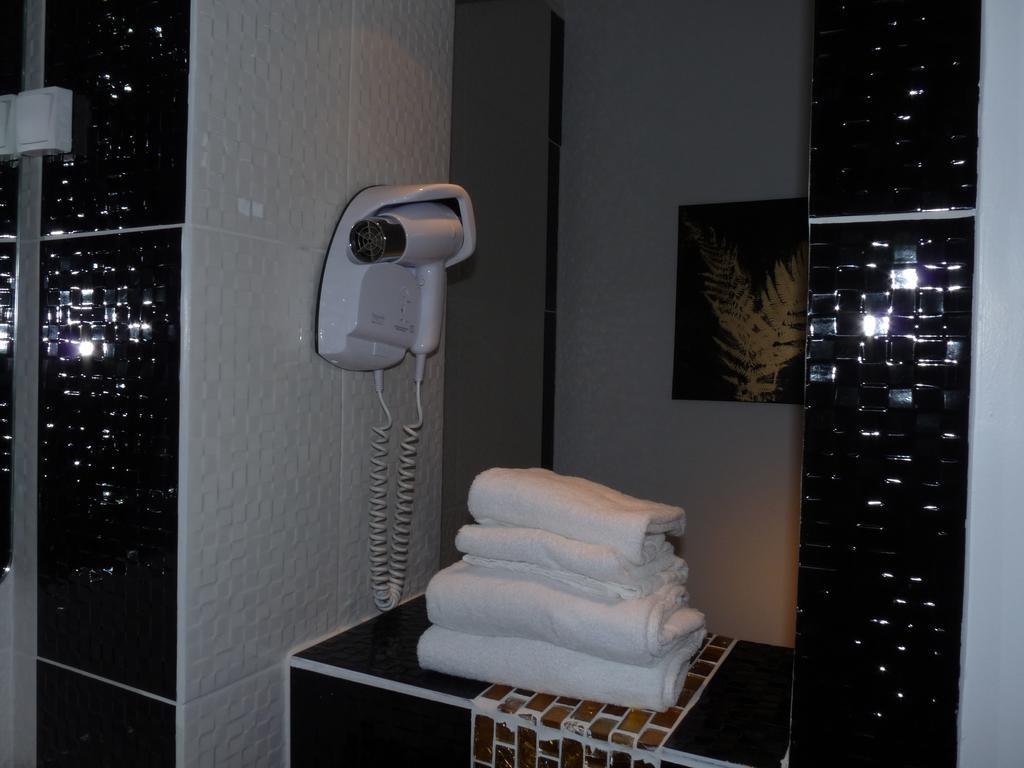 Hotel Patton Avranches Bagian luar foto