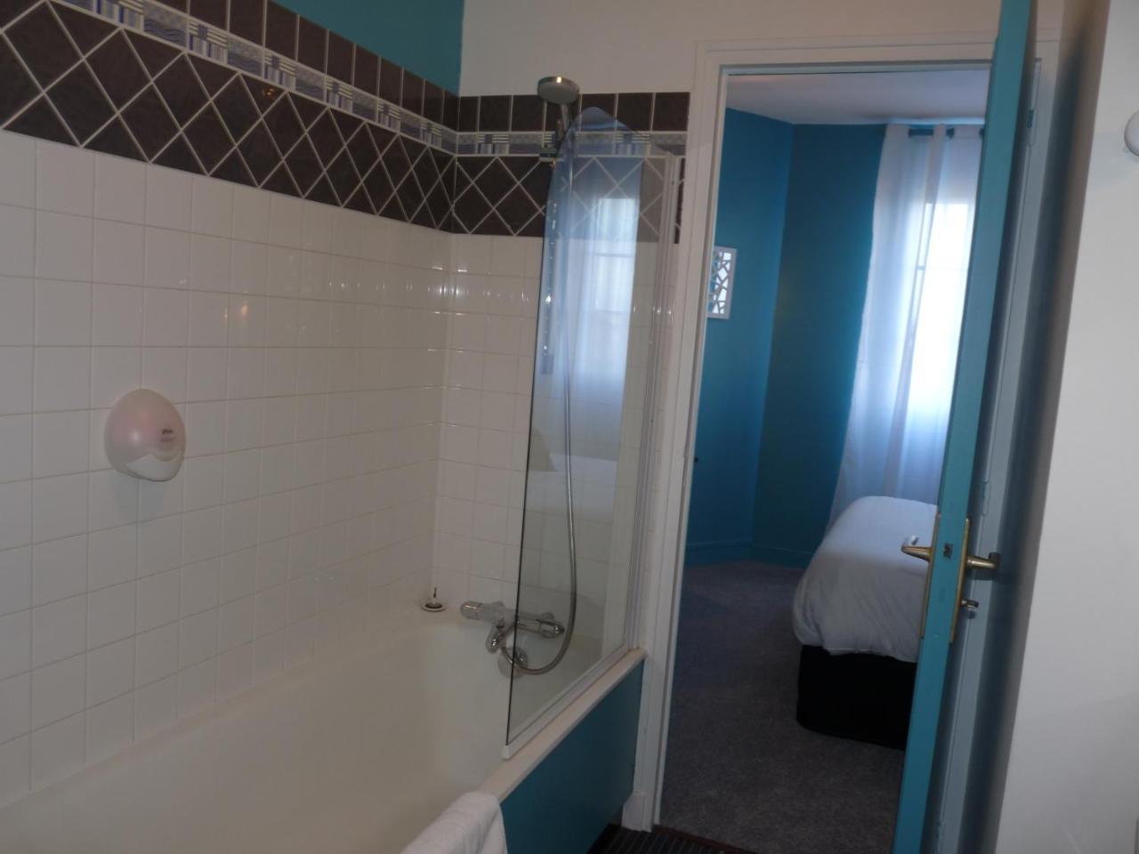 Hotel Patton Avranches Bagian luar foto